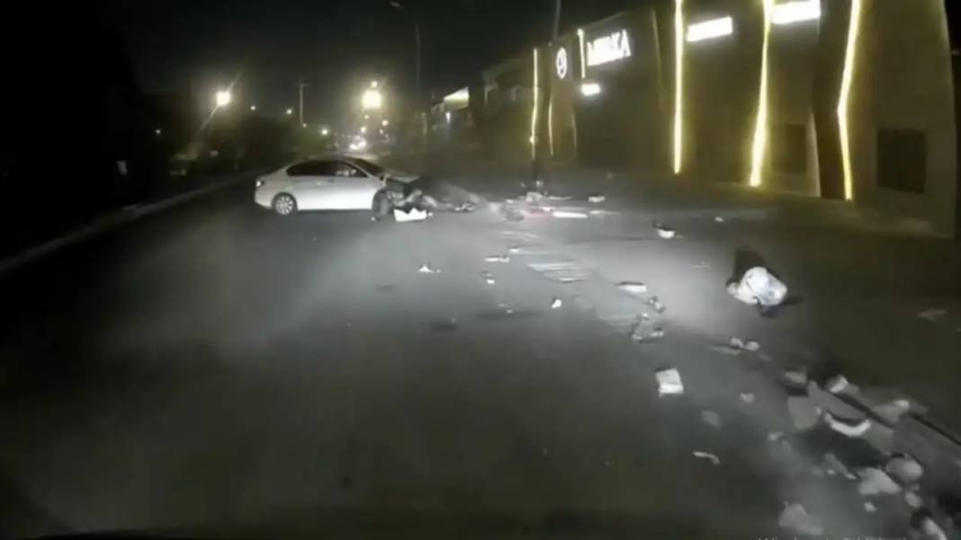 Adana’da Otomobili Sıkıştıran Araç Feci Kazaya Neden Oldu! 4